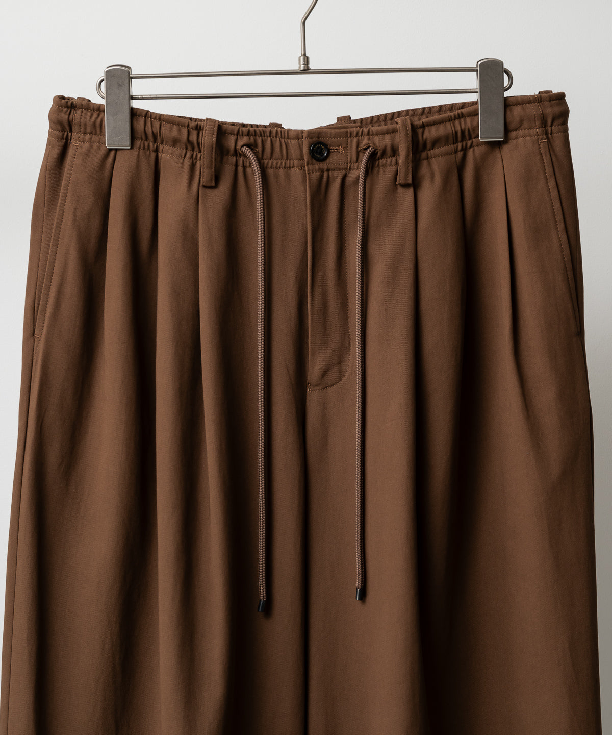 TRIPLE PLEATED EASY TROUSERS