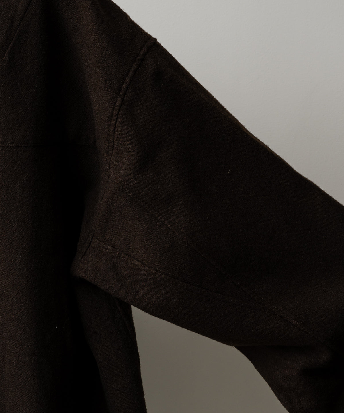 SHRINK WOOL NO-COLLAR TAILORED SHIRT