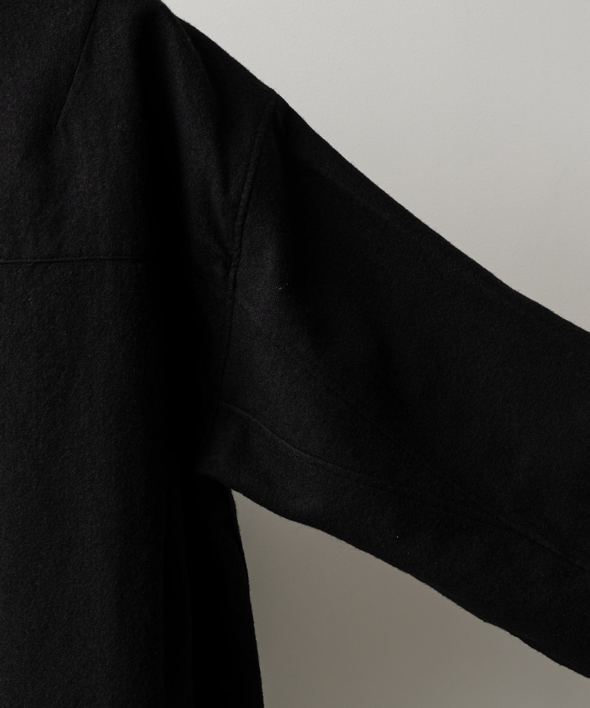 SHRINK WOOL NO-COLLAR TAILORED SHIRT