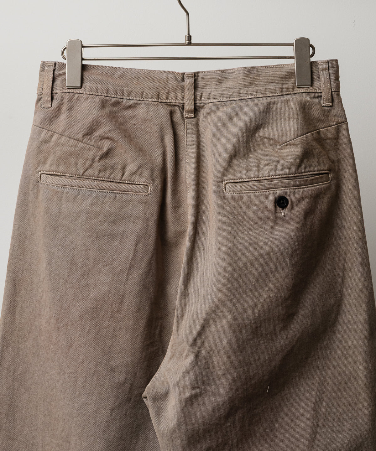 AGING CHINO SLACKS