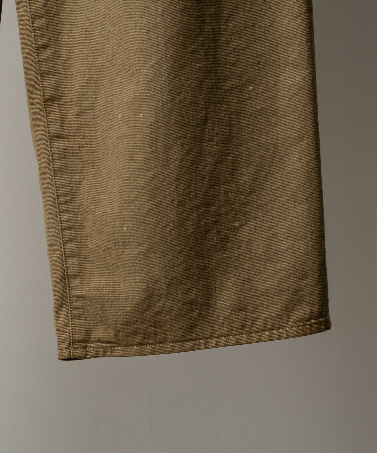 AGING CHINO SLACKS