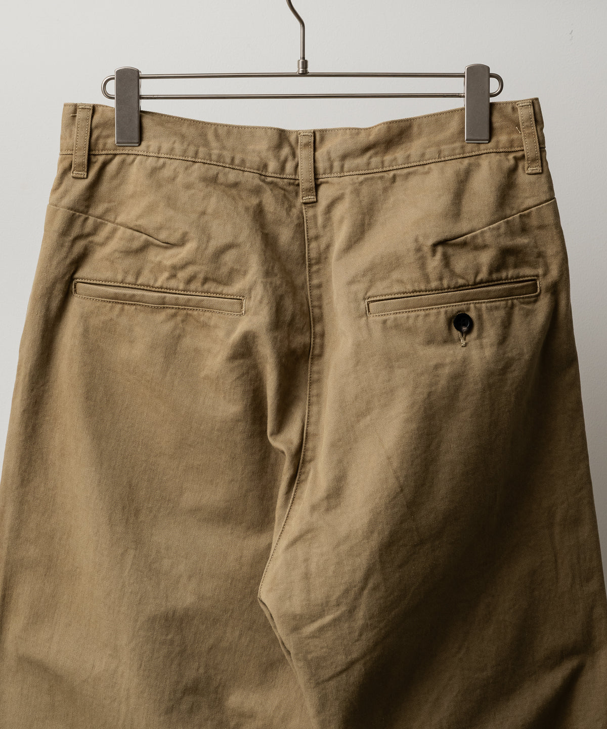AGING CHINO SLACKS