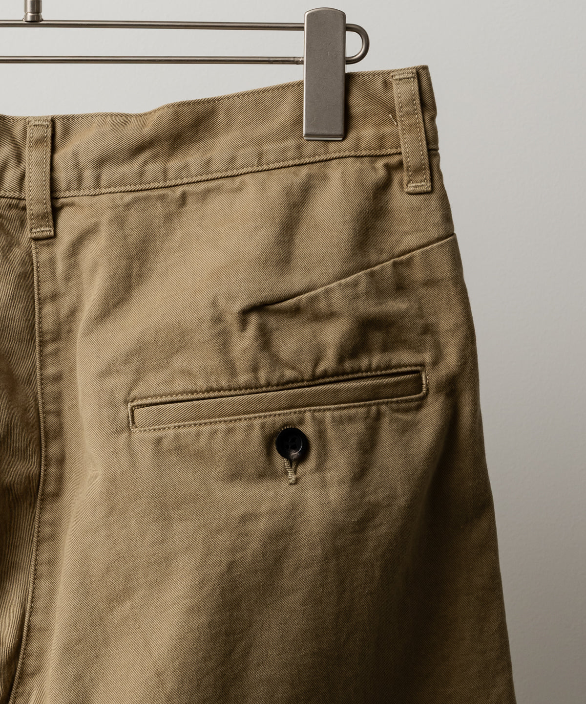 AGING CHINO SLACKS