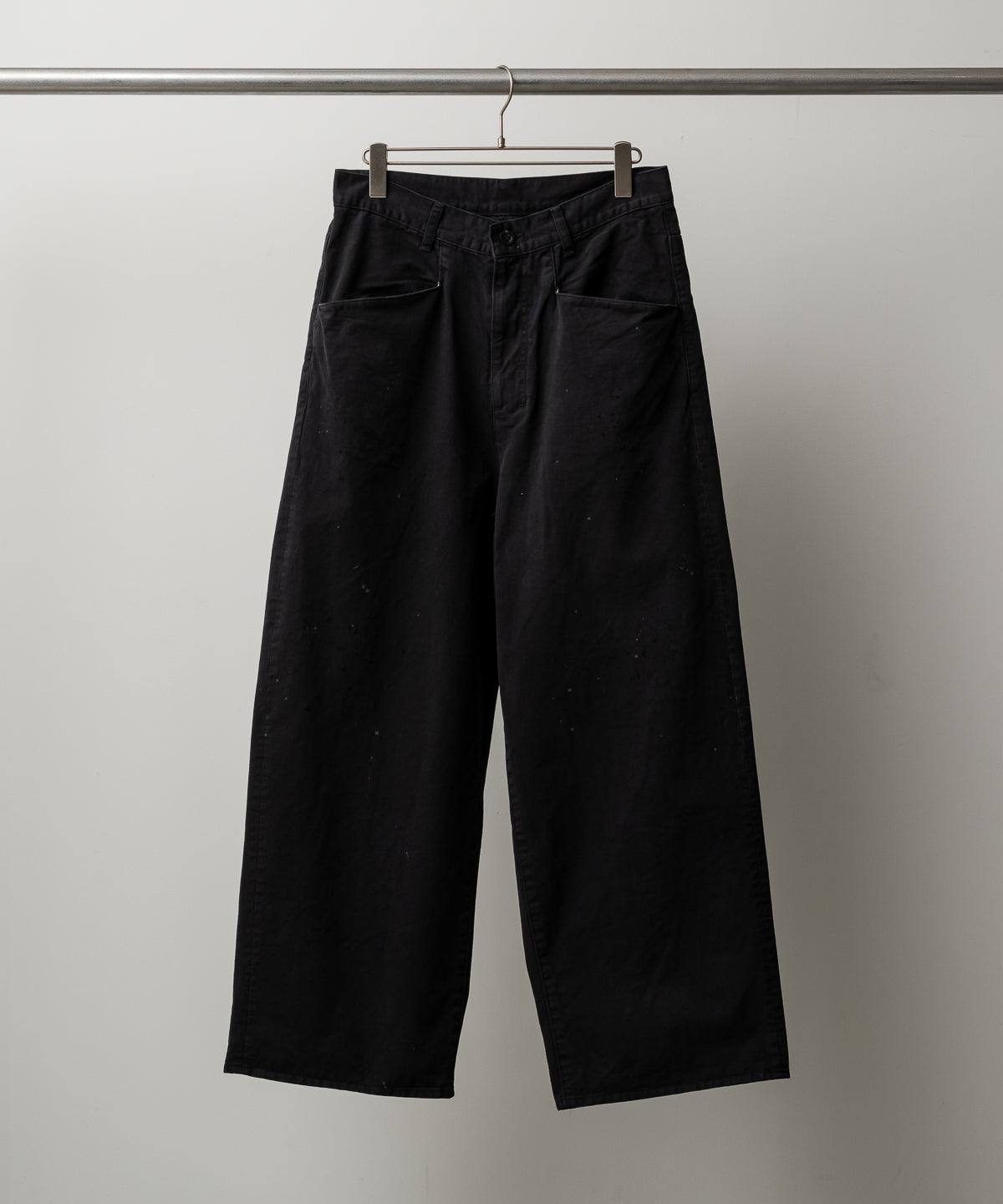 AGING CHINO SLACKS