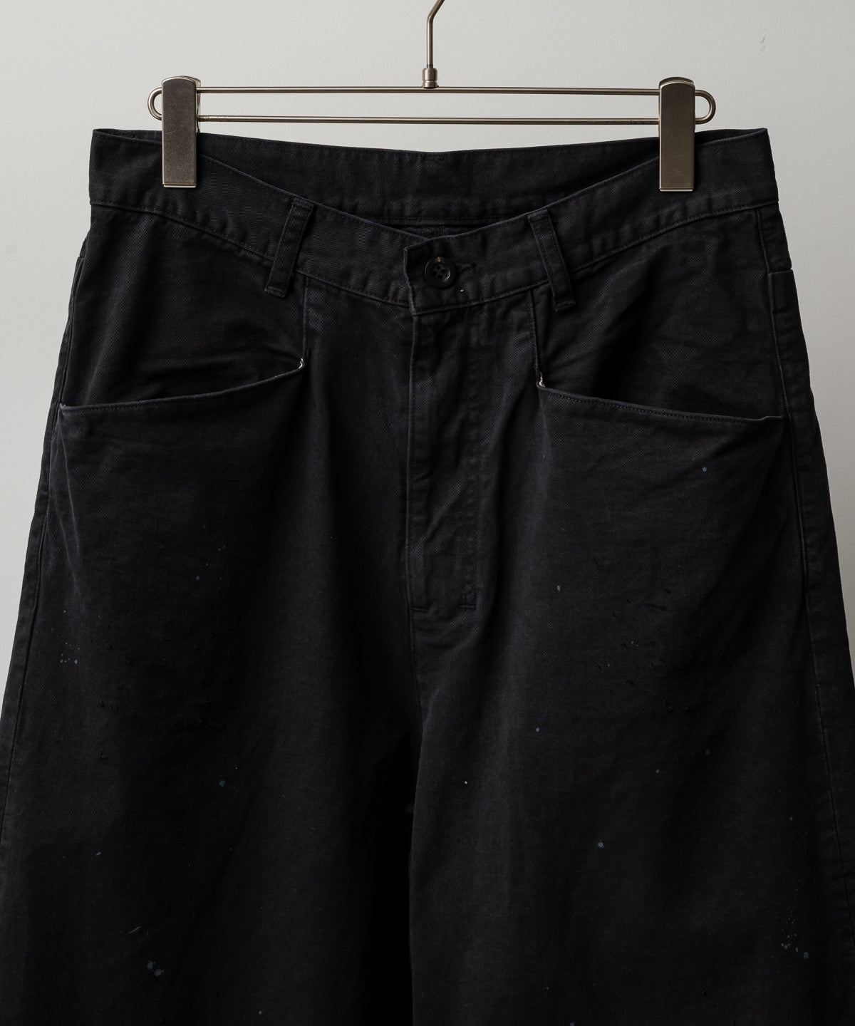 AGING CHINO SLACKS