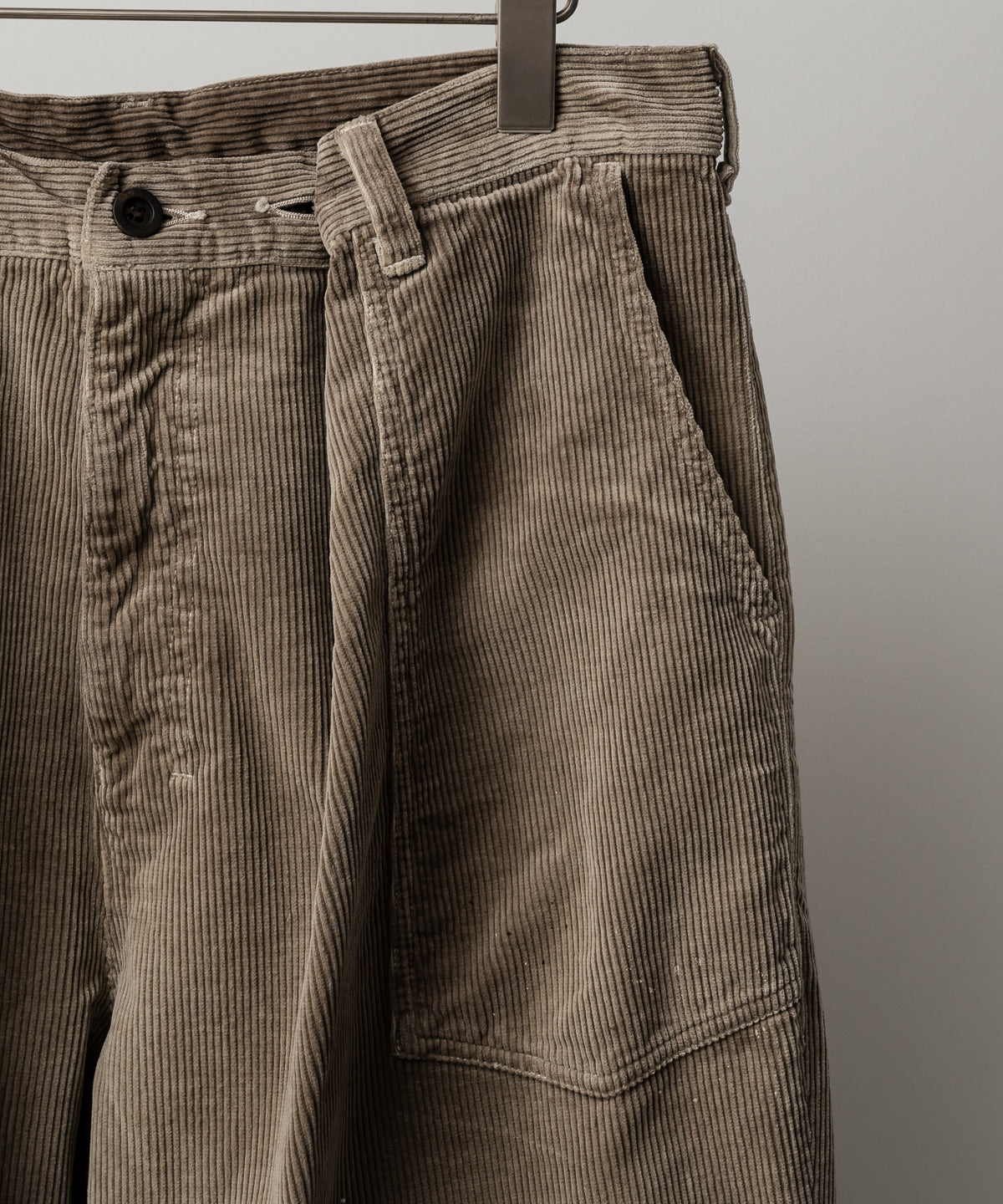 AGING CORDUROY BAKER PANTS