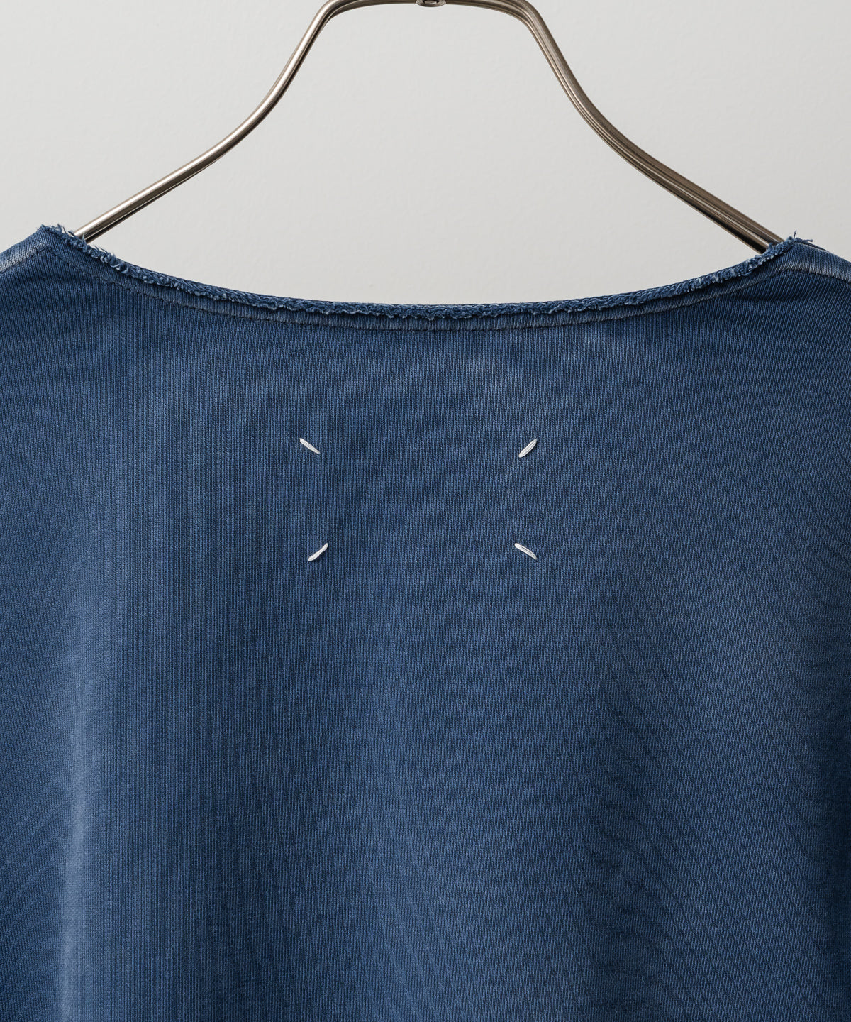 【店舗限定商品】WASHED V-NECK SWEATSHIRT