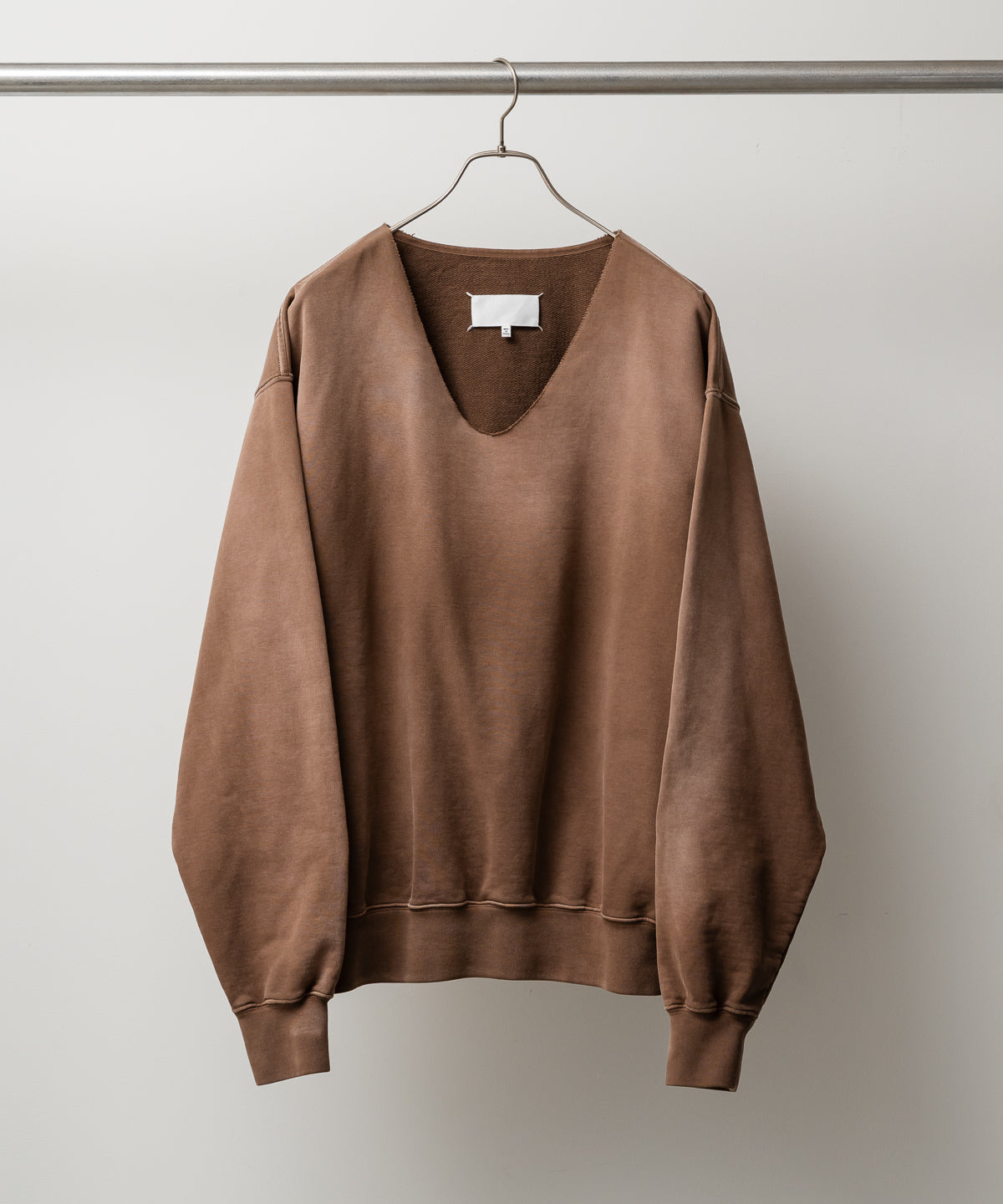 【店舗限定商品】WASHED V-NECK SWEATSHIRT