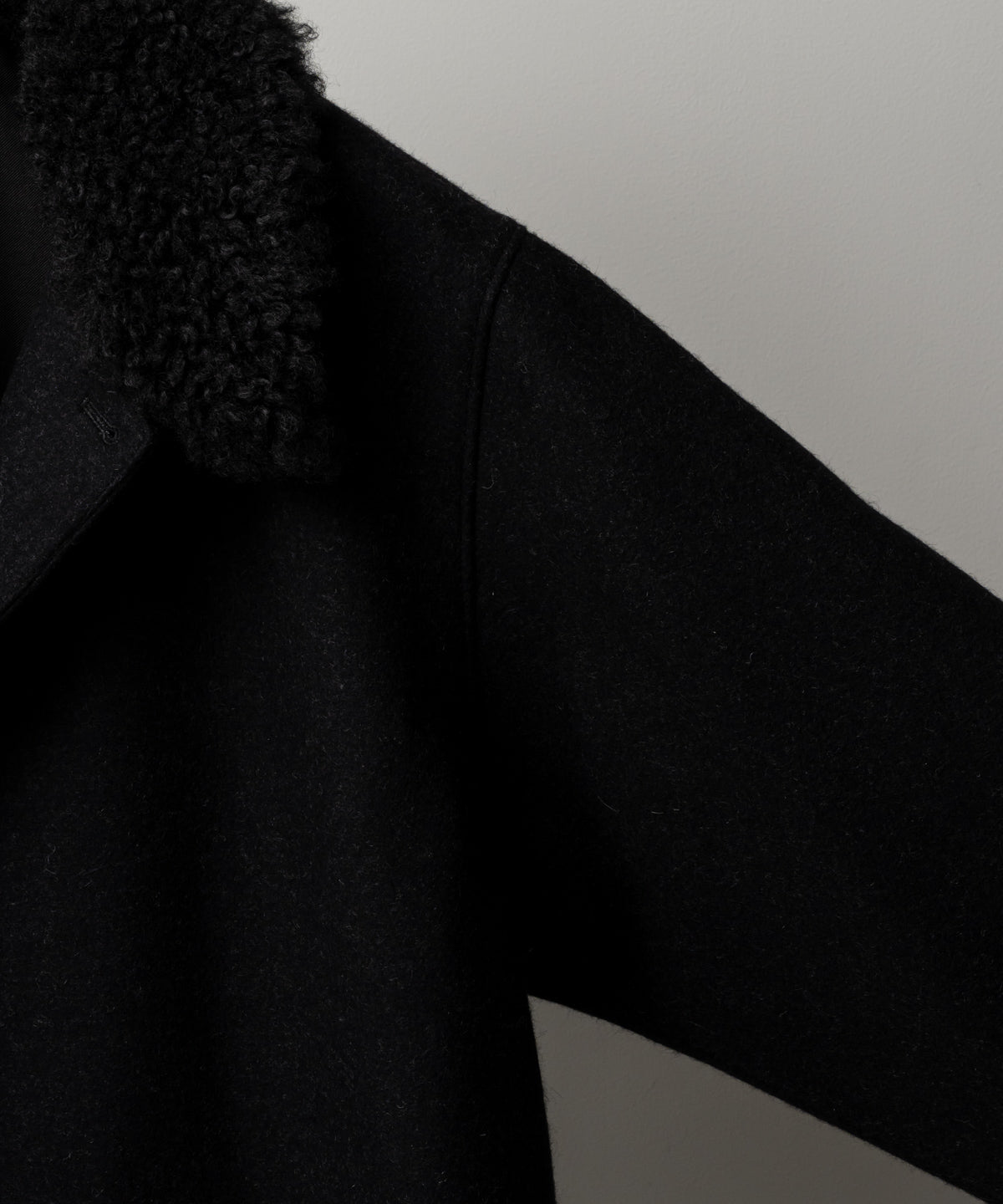 30-7-03 BOA COLLAR COAT