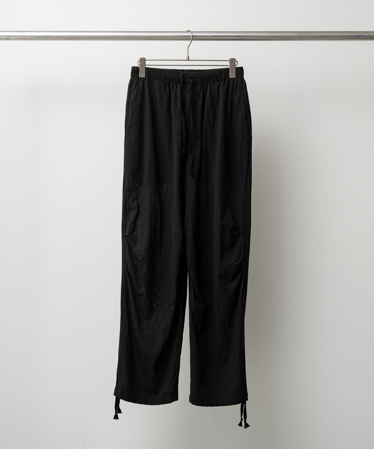 KNEE TUCK PANTS