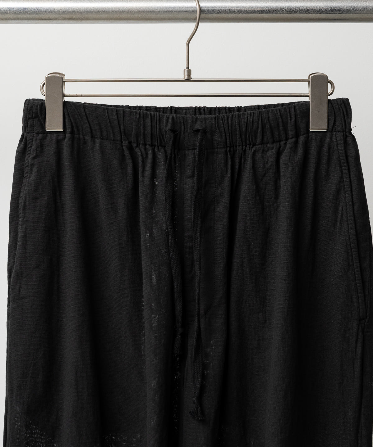 KNEE TUCK PANTS