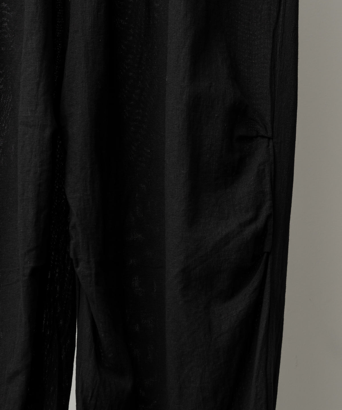 KNEE TUCK PANTS