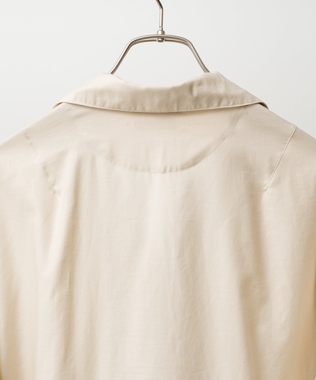SILK SOFT TWILL SHARK COLLAR SHIRT