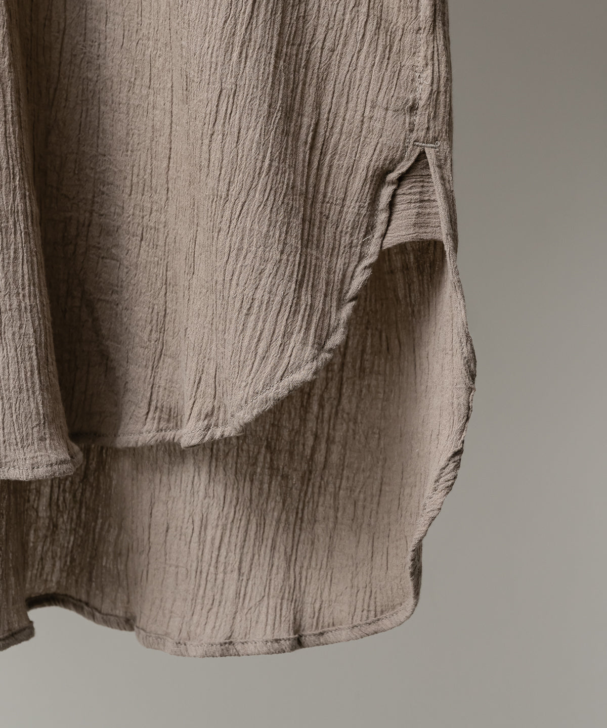 CREPE HALF ZIP SHIRT