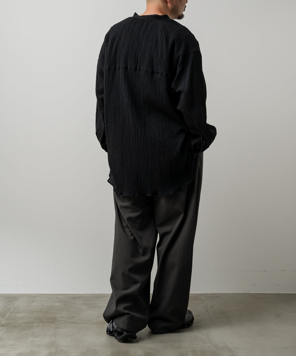 CREPE HALF ZIP SHIRT