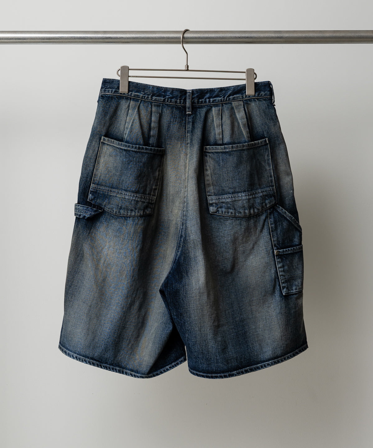 DENIM PAINTER SHORTS