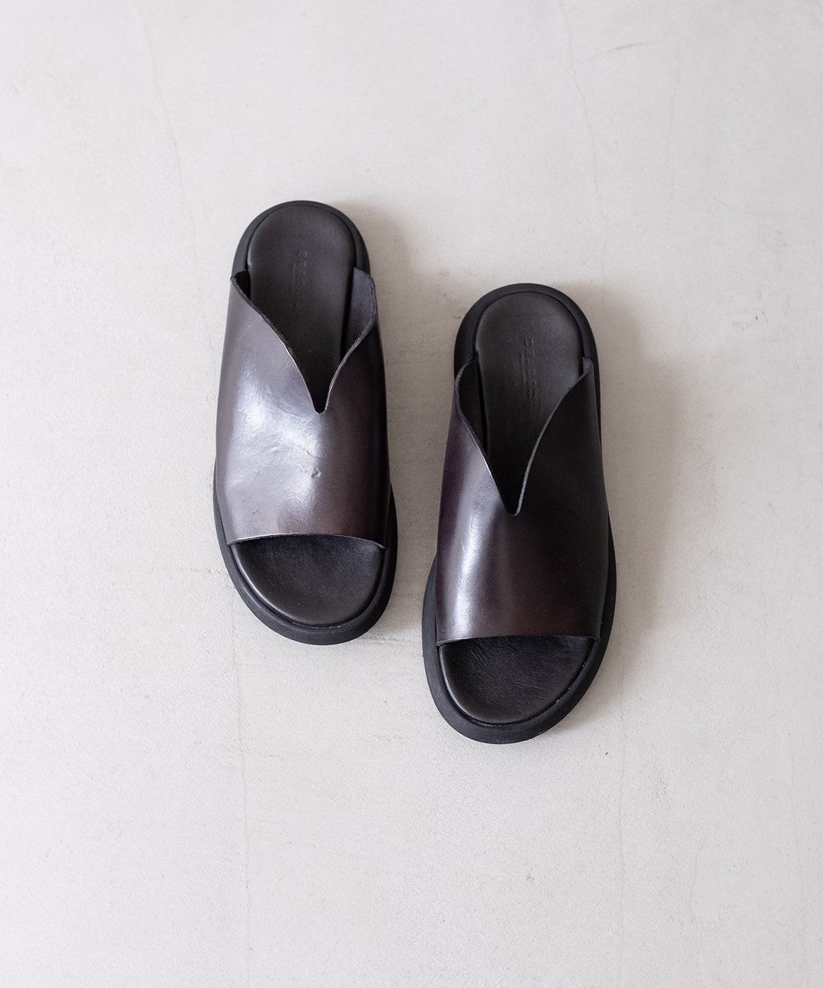 LETHER SLIPPER - BRADOR - BRADOR