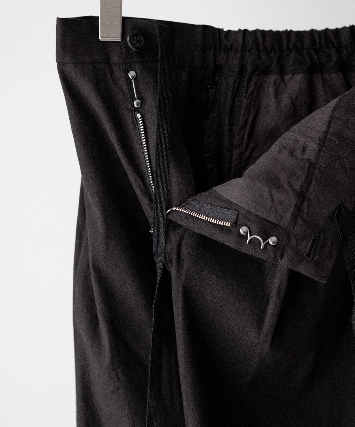 LAST 1>>L/R SHOE CUT SLACKS