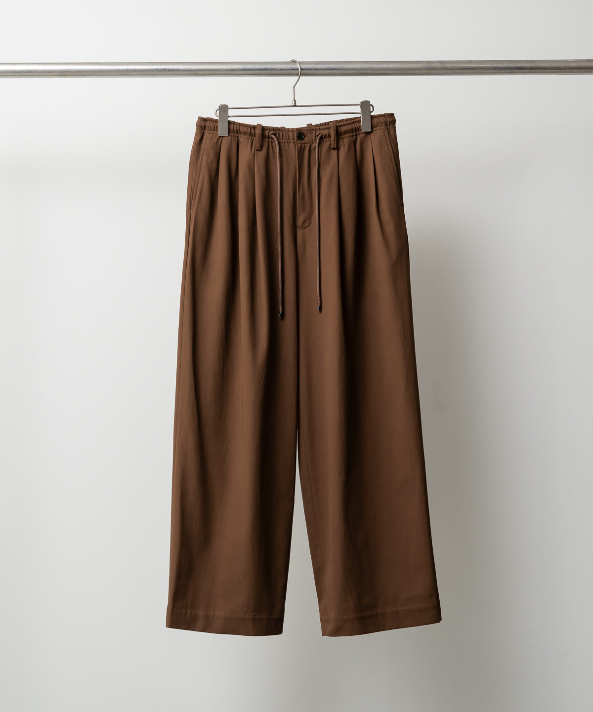 TRIPLE PLEATED EASY TROUSERS