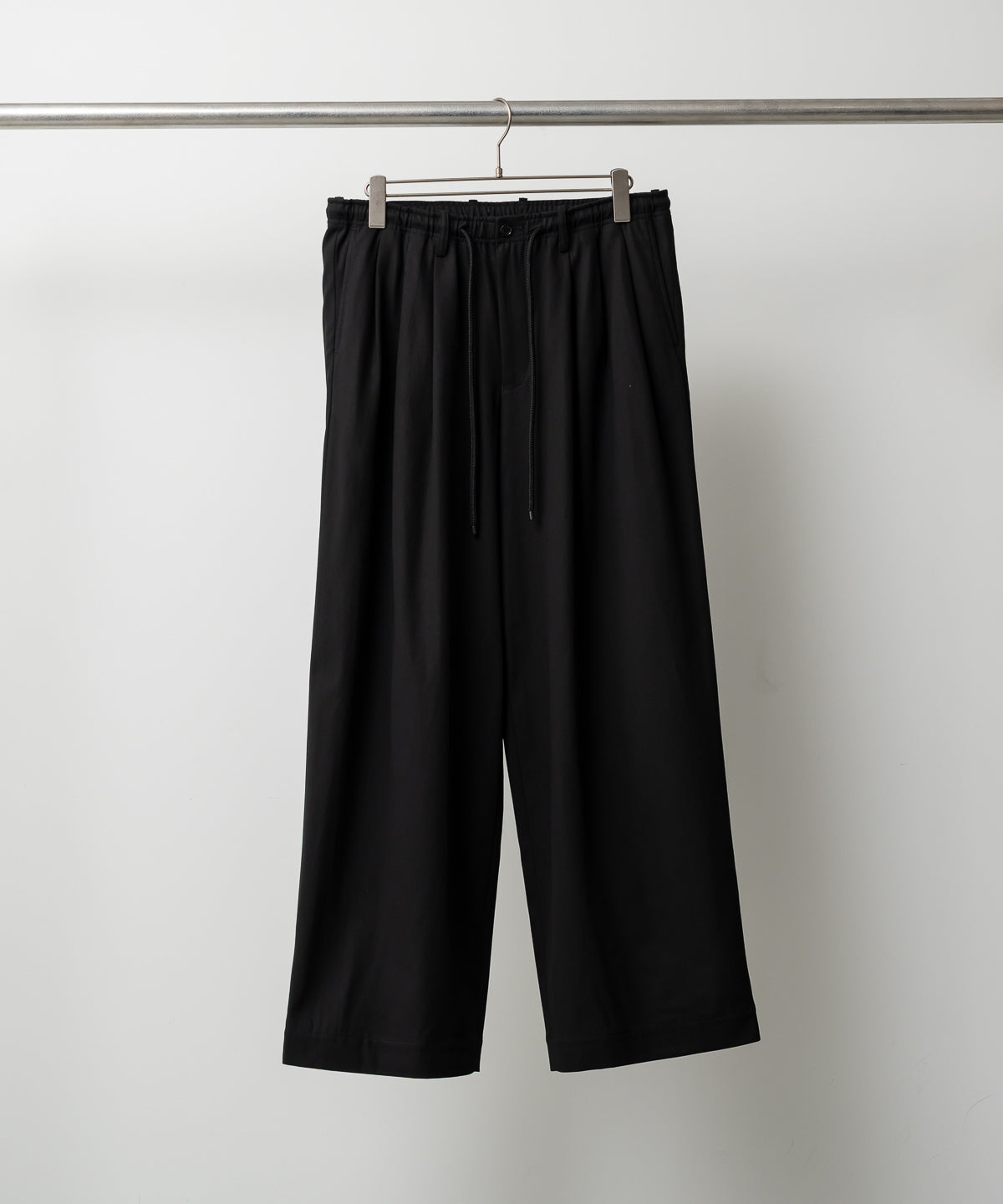 TRIPLE PLEATED EASY TROUSERS