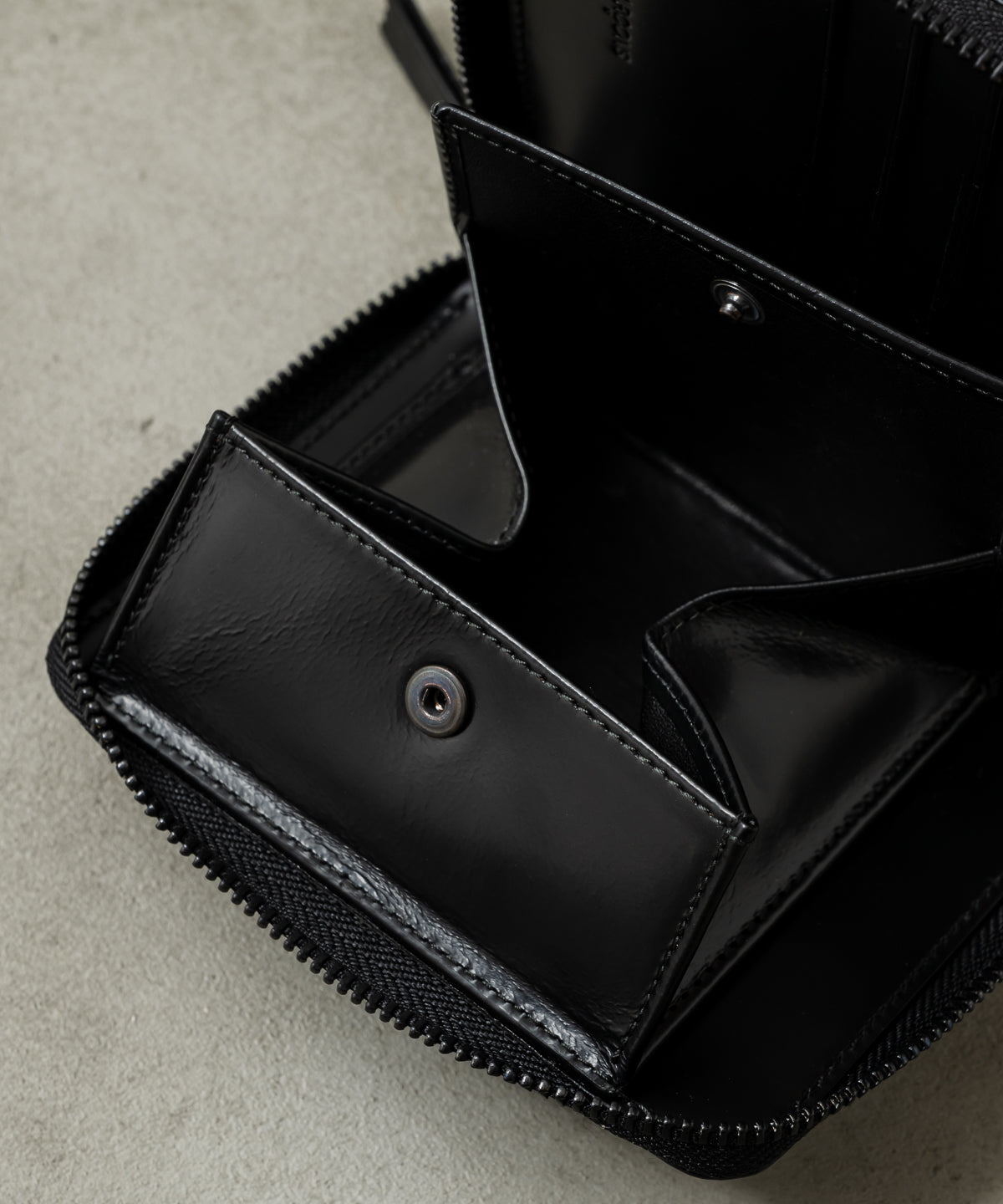 VERY BLACK BIFOLD WALLET