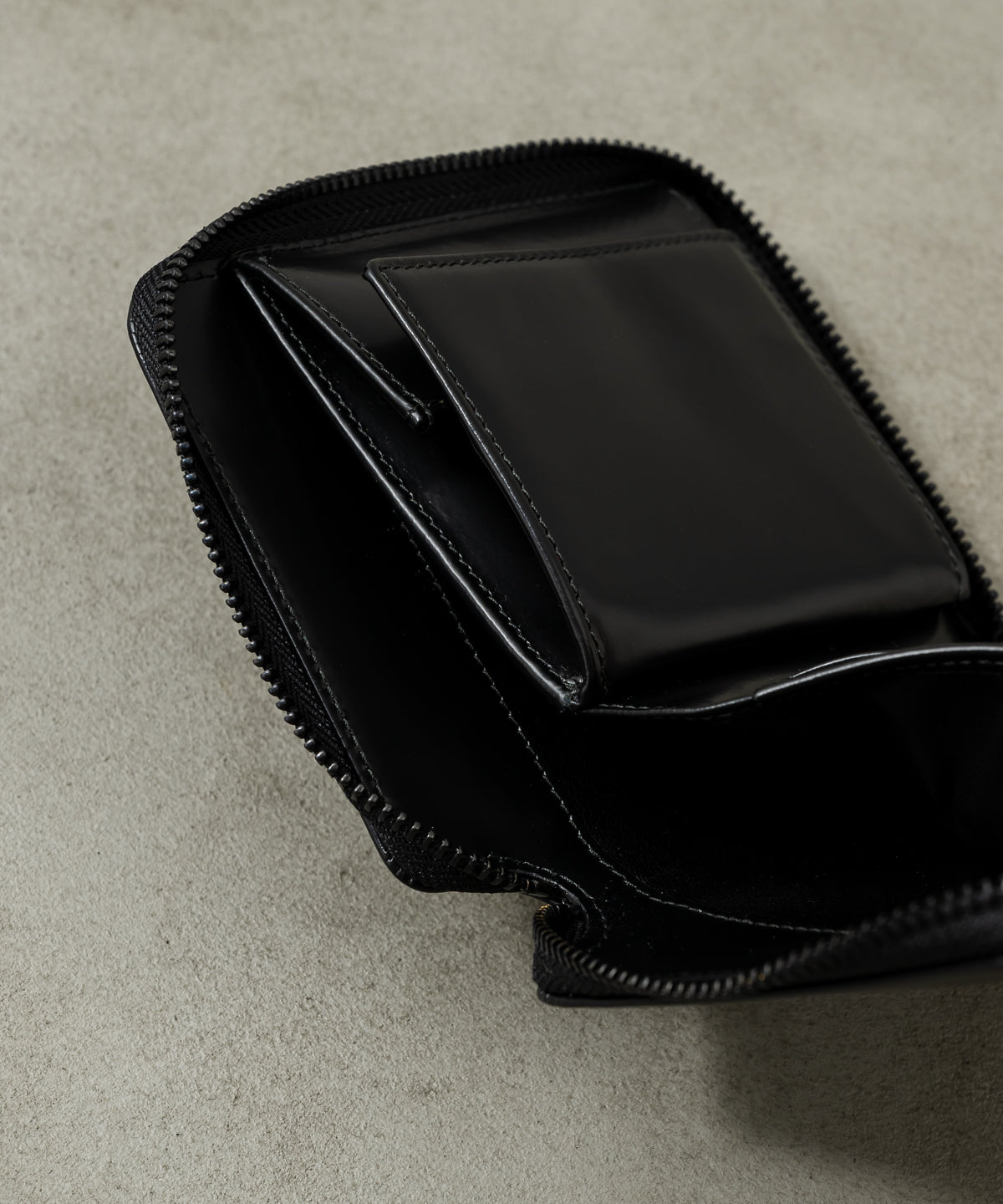 VERY BLACK BIFOLD WALLET