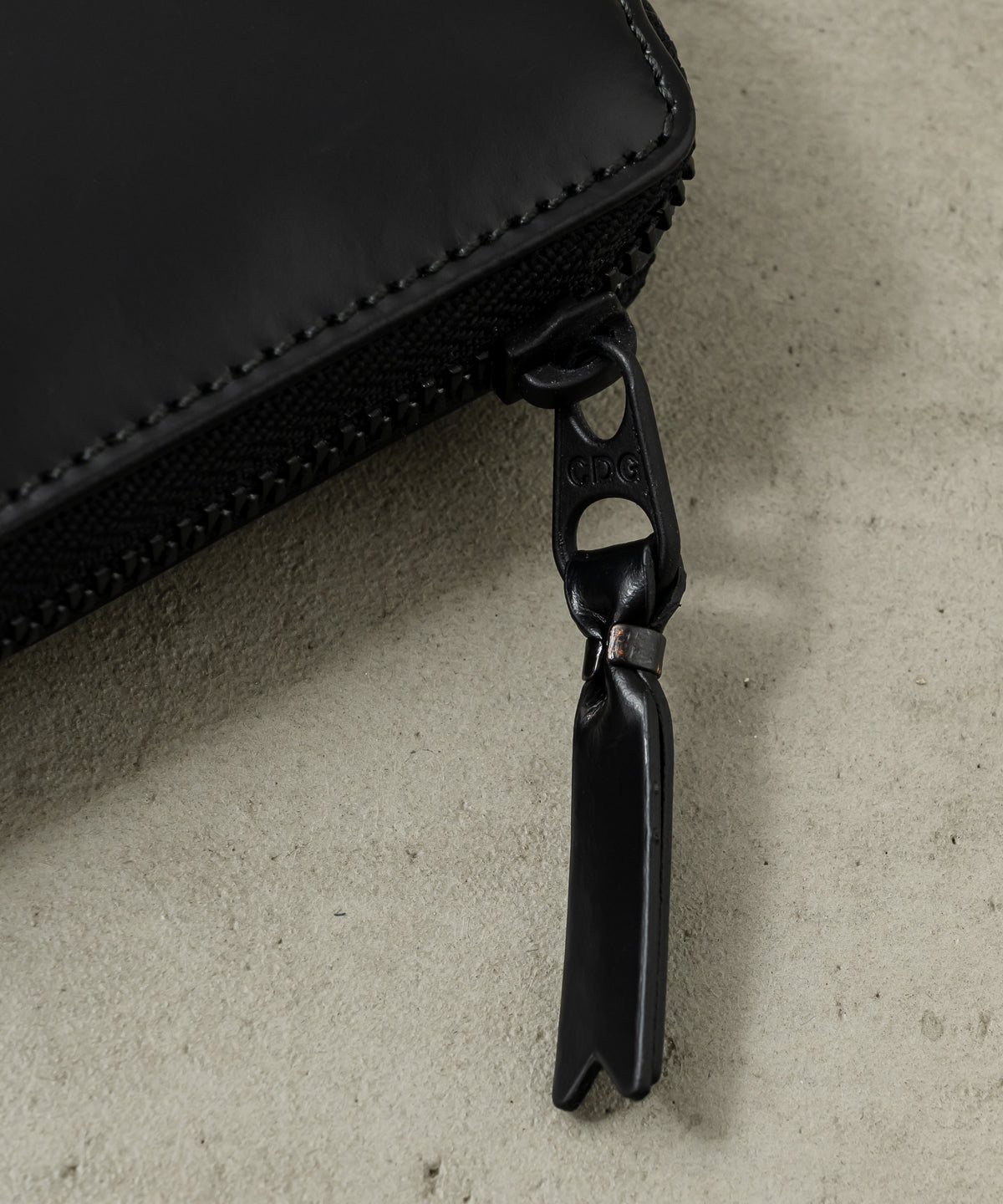 VERY BLACK BIFOLD WALLET