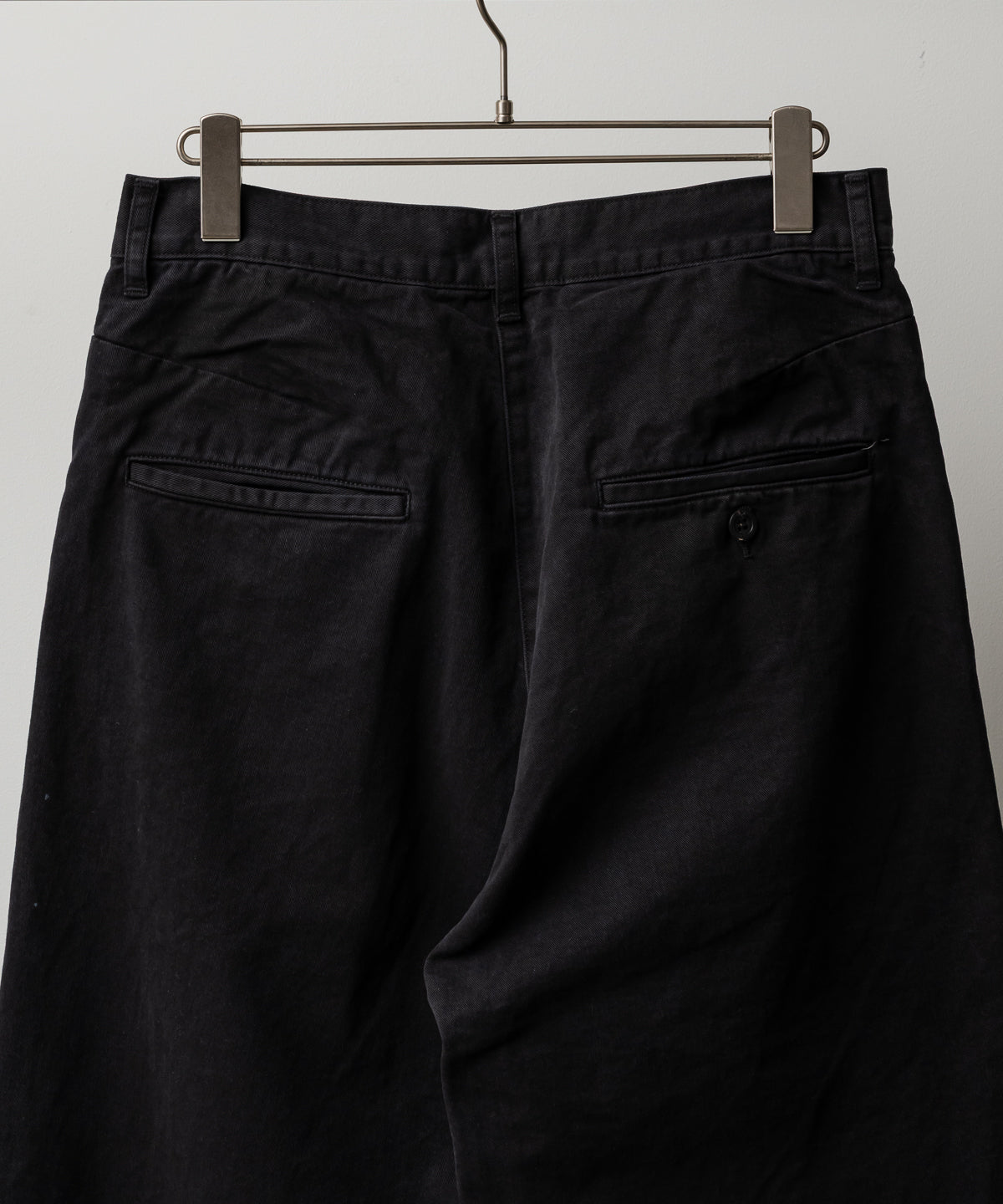 AGING CHINO SLACKS