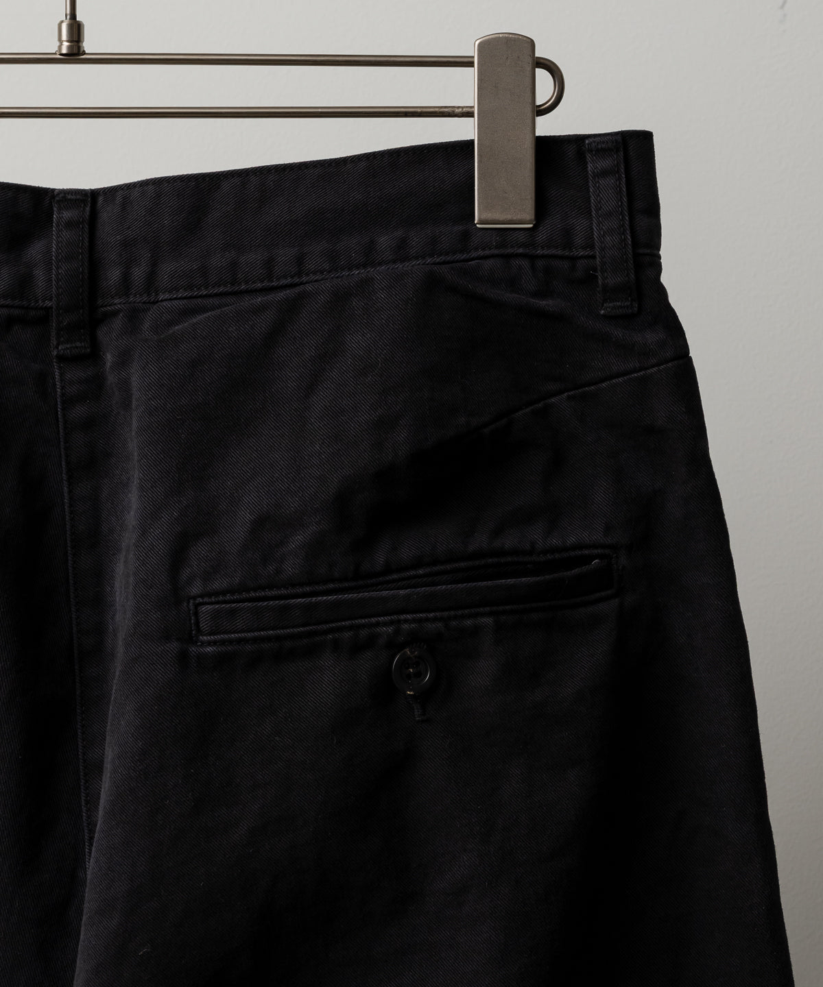 AGING CHINO SLACKS