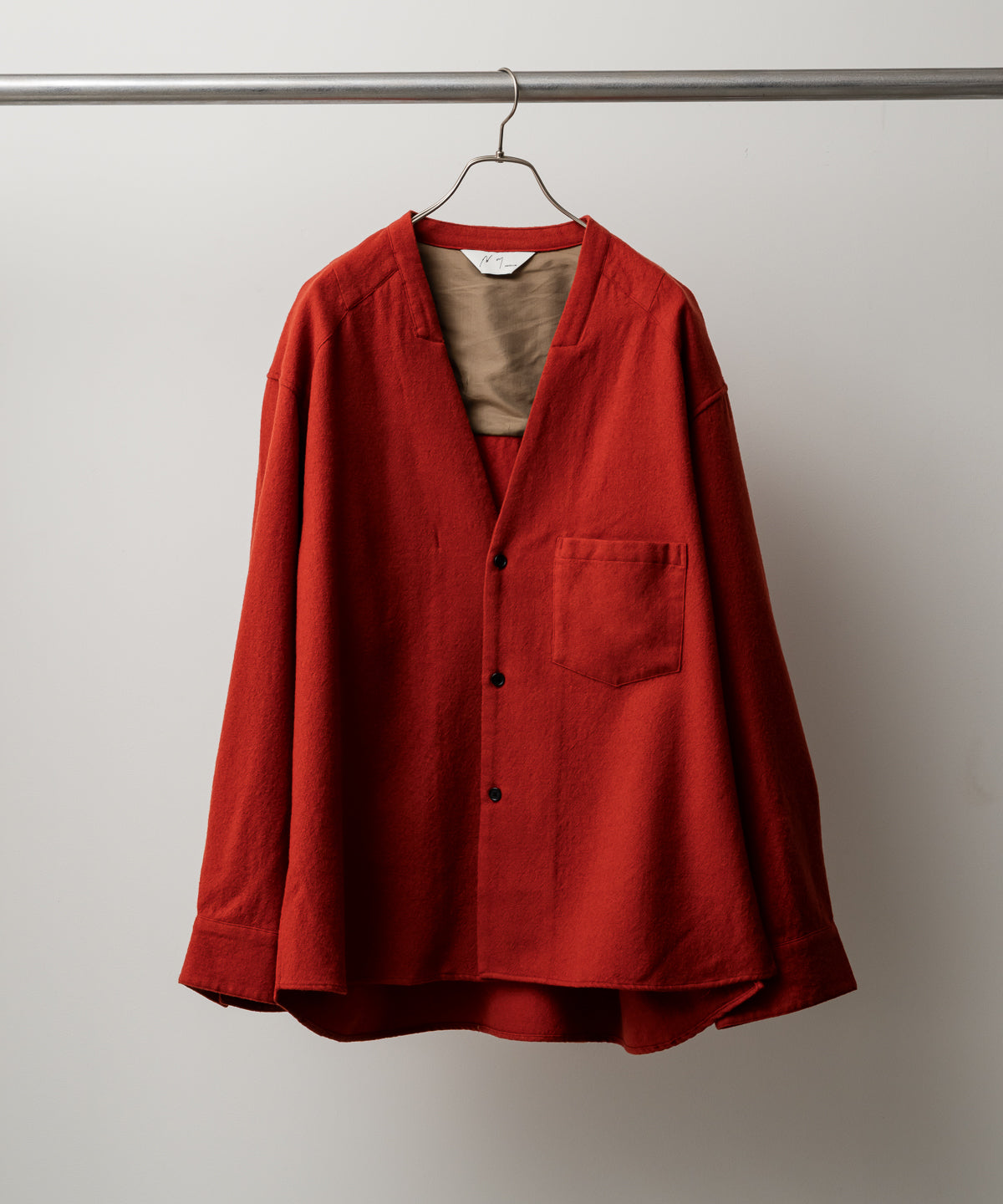 SHRINK WOOL NO-COLLAR TAILORED SHIRT