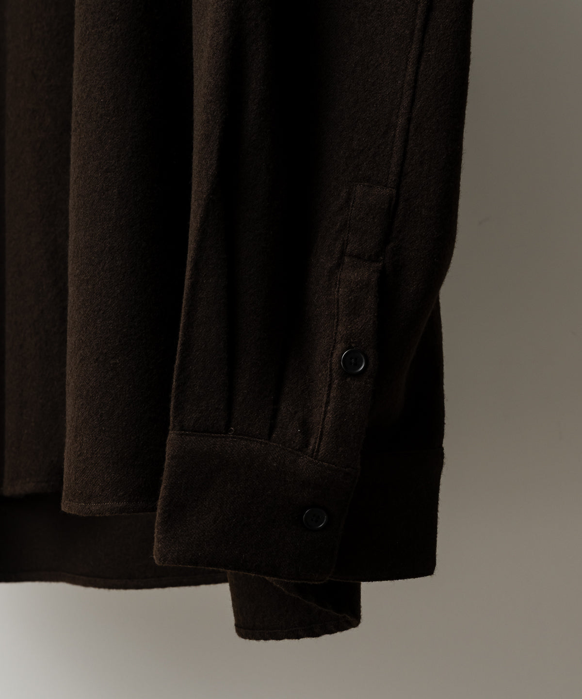 SHRINK WOOL NO-COLLAR TAILORED SHIRT