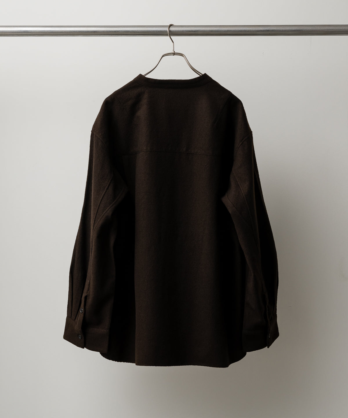 SHRINK WOOL NO-COLLAR TAILORED SHIRT