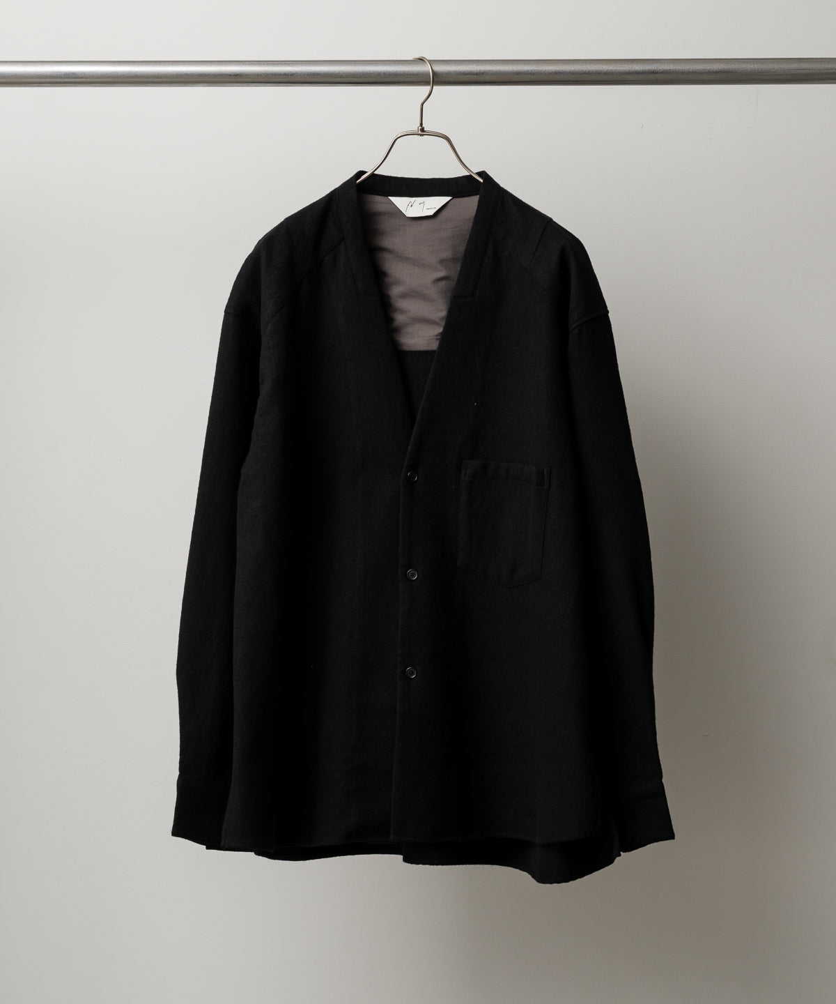 SHRINK WOOL NO-COLLAR TAILORED SHIRT