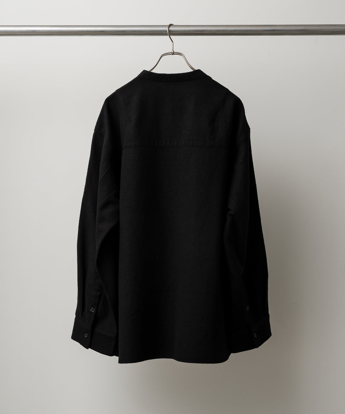 SHRINK WOOL NO-COLLAR TAILORED SHIRT