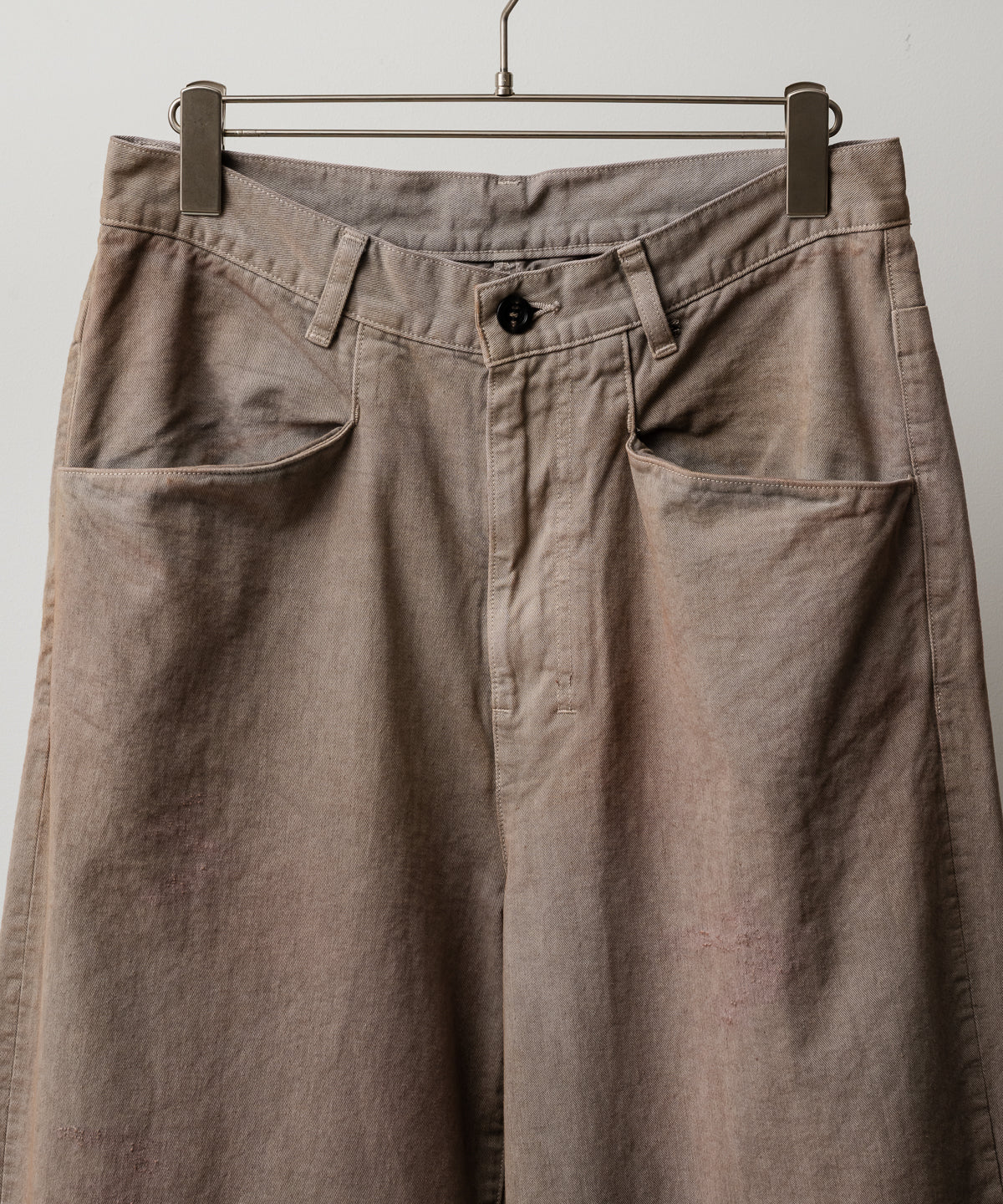 AGING CHINO SLACKS