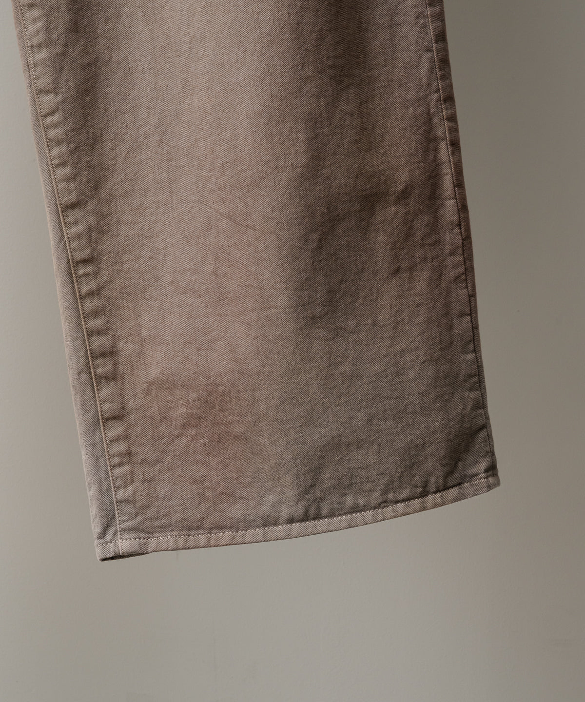 AGING CHINO SLACKS