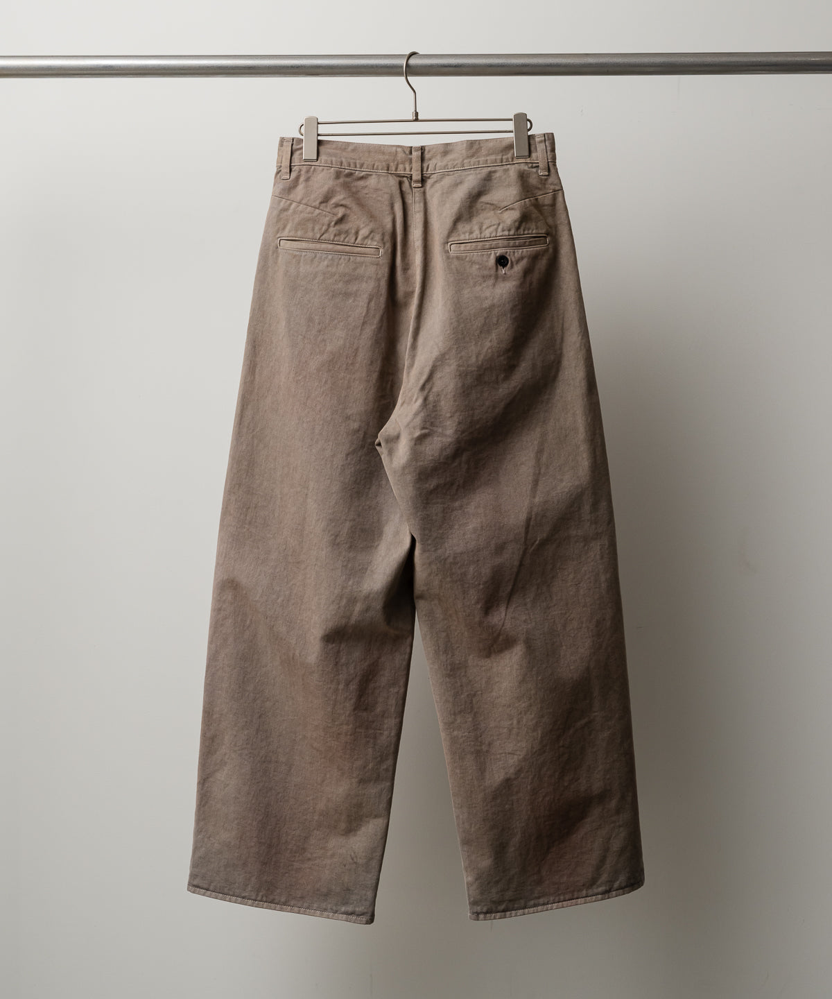 AGING CHINO SLACKS