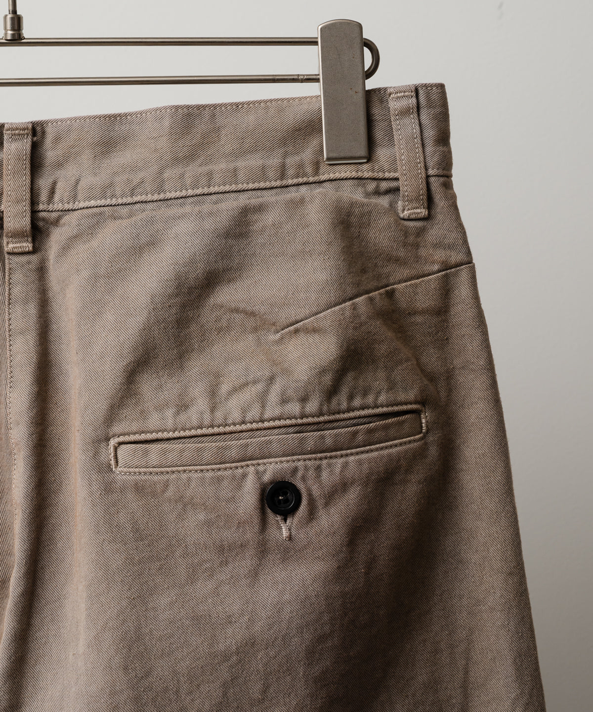 AGING CHINO SLACKS