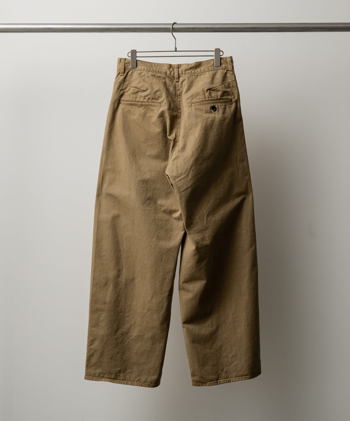 AGING CHINO SLACKS