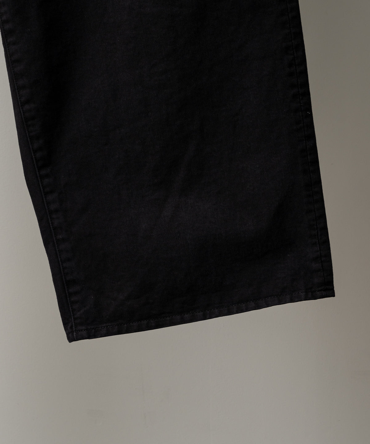 AGING CHINO SLACKS