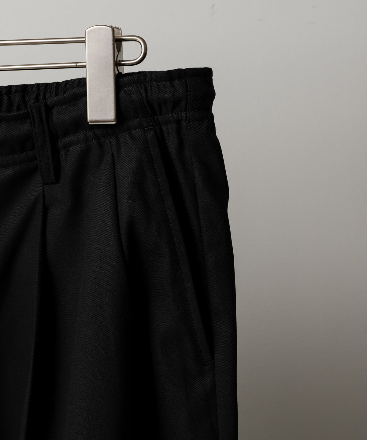 DOUBLE PLEATED EASY TROUSERS