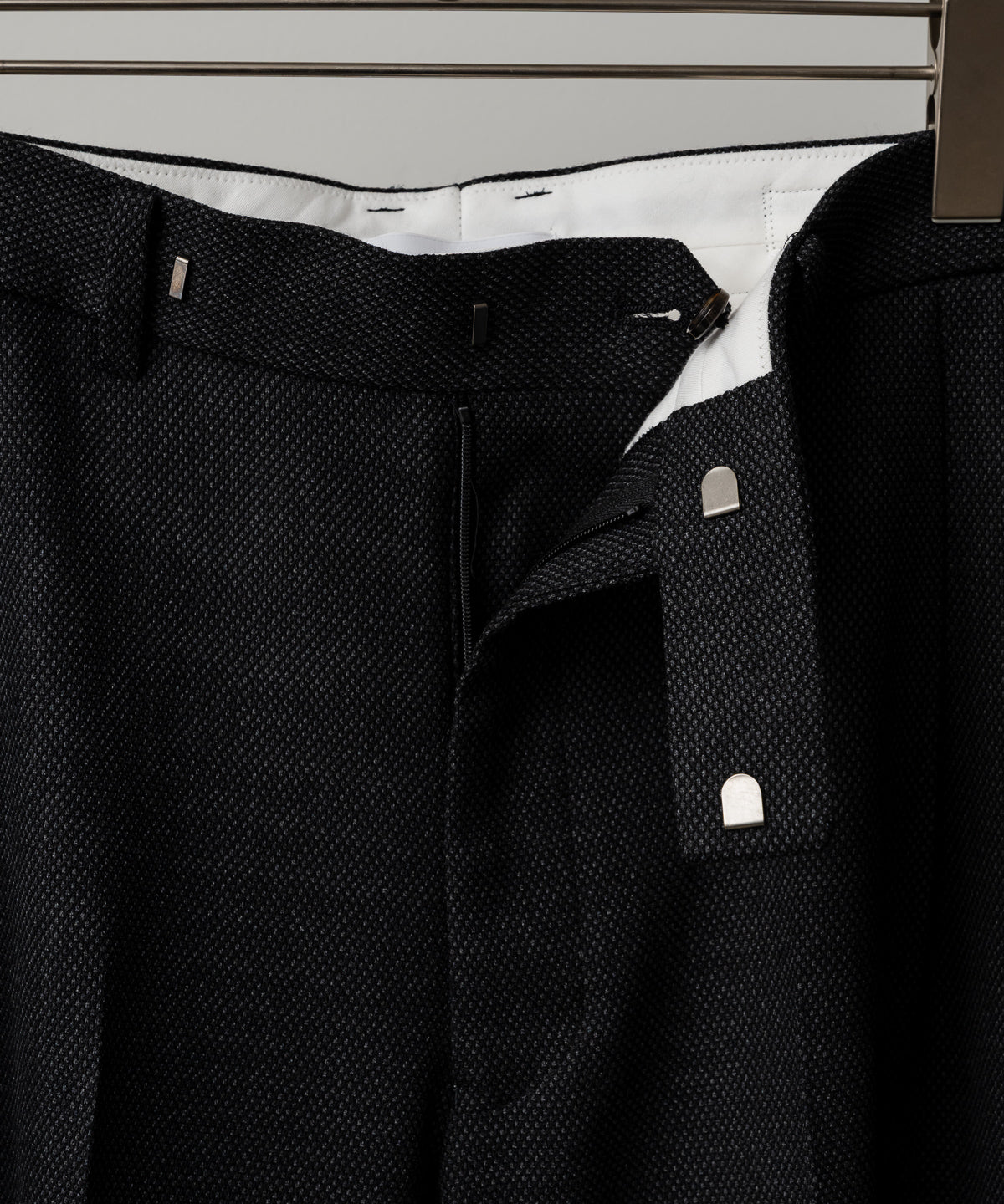SINGLE PLEAT WIDE TROUSERS