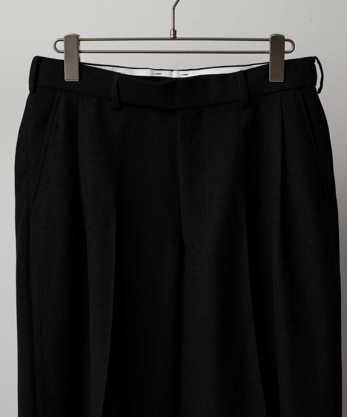SINGLE PLEAT WIDE TROUSERS