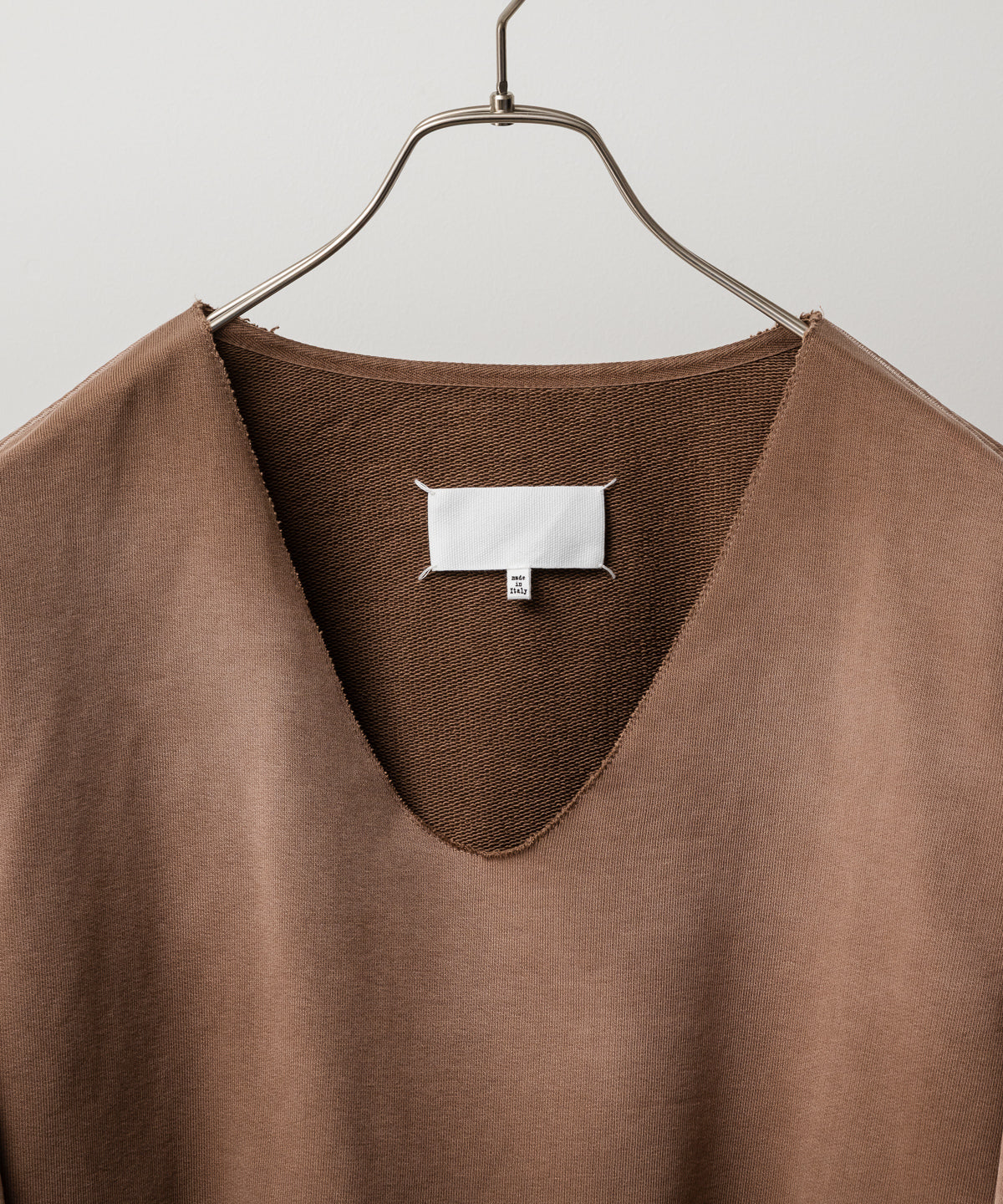 【店舗限定商品】WASHED V-NECK SWEATSHIRT
