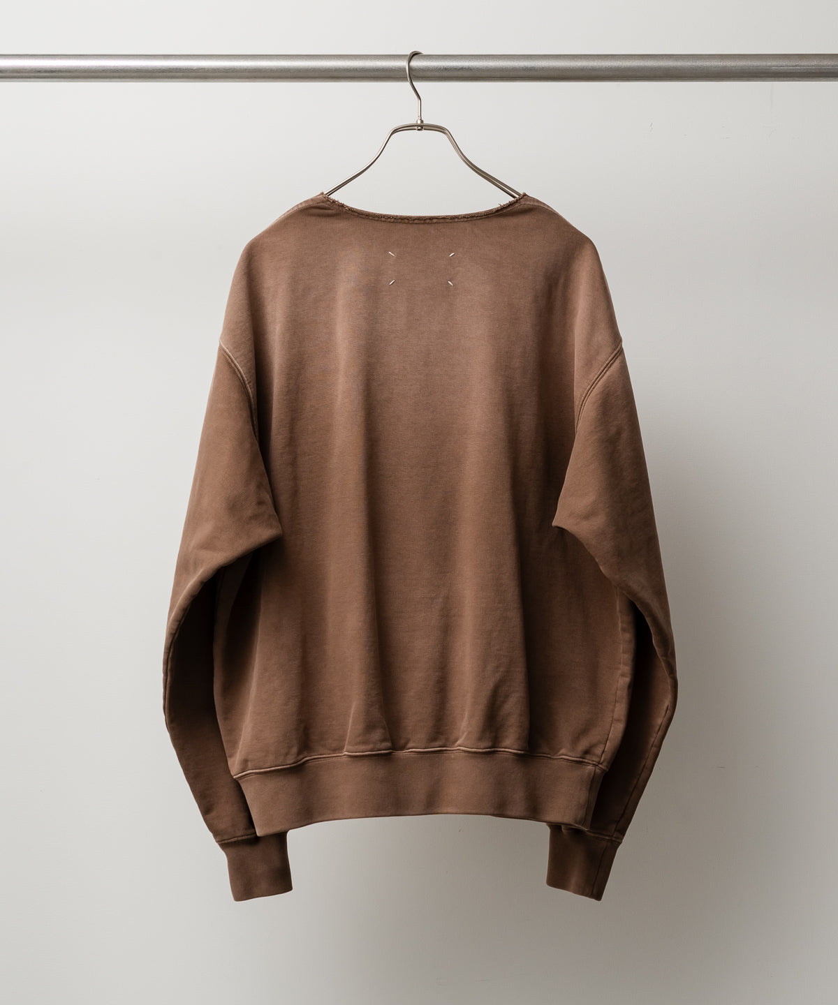 【店舗限定商品】WASHED V-NECK SWEATSHIRT