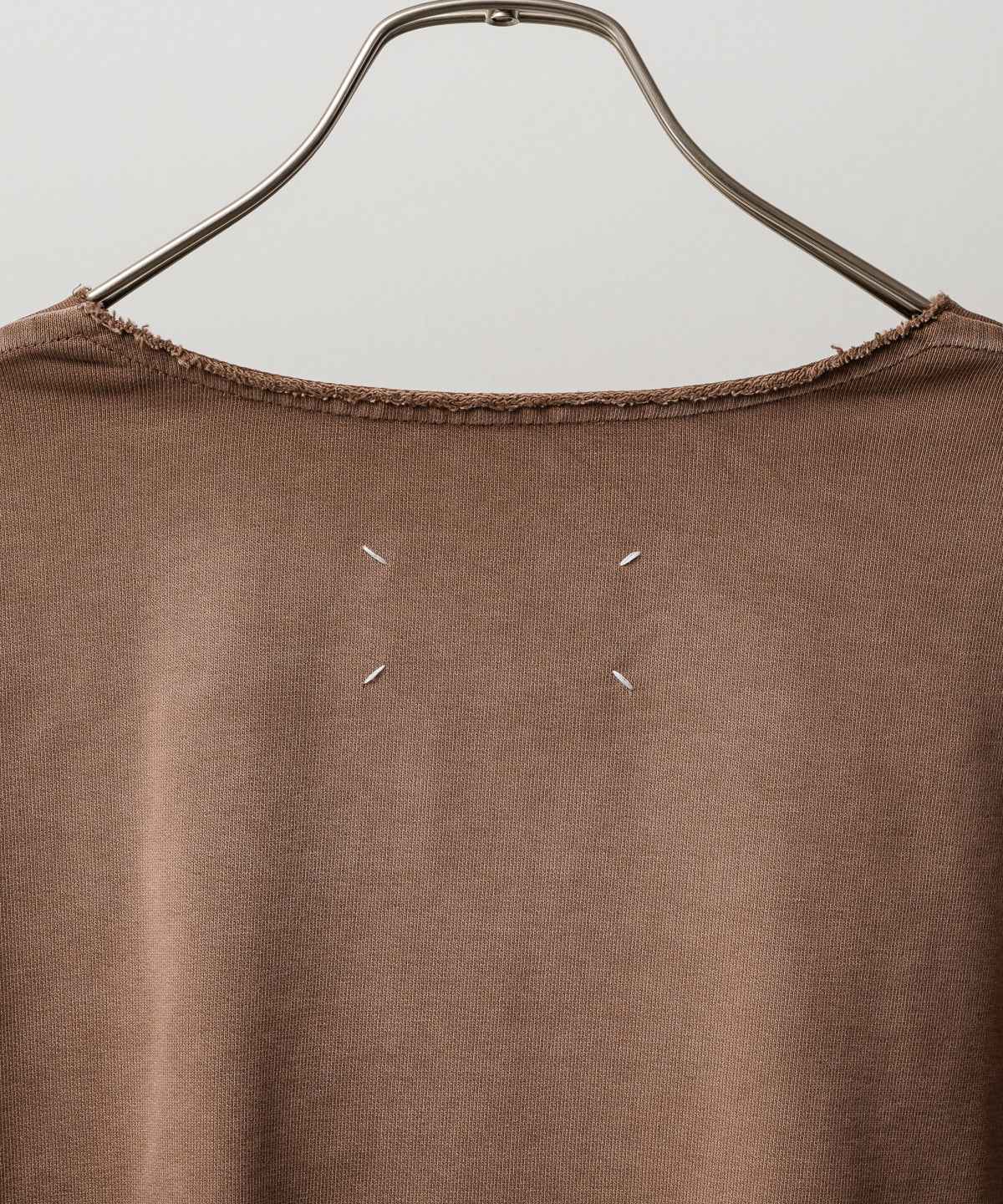 【店舗限定商品】WASHED V-NECK SWEATSHIRT