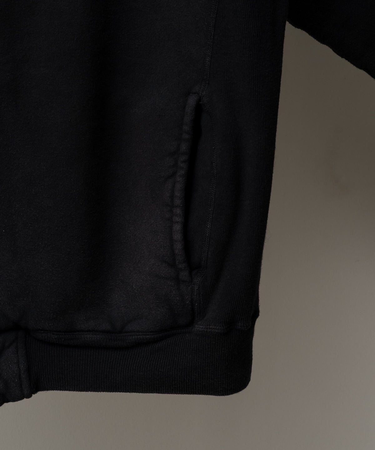 FLEECE-LINED SWEAT VERSITY SH
