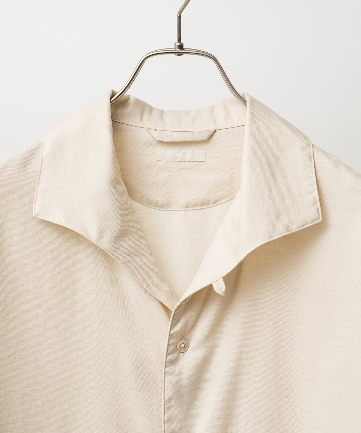 SILK SOFT TWILL SHARK COLLAR SHIRT