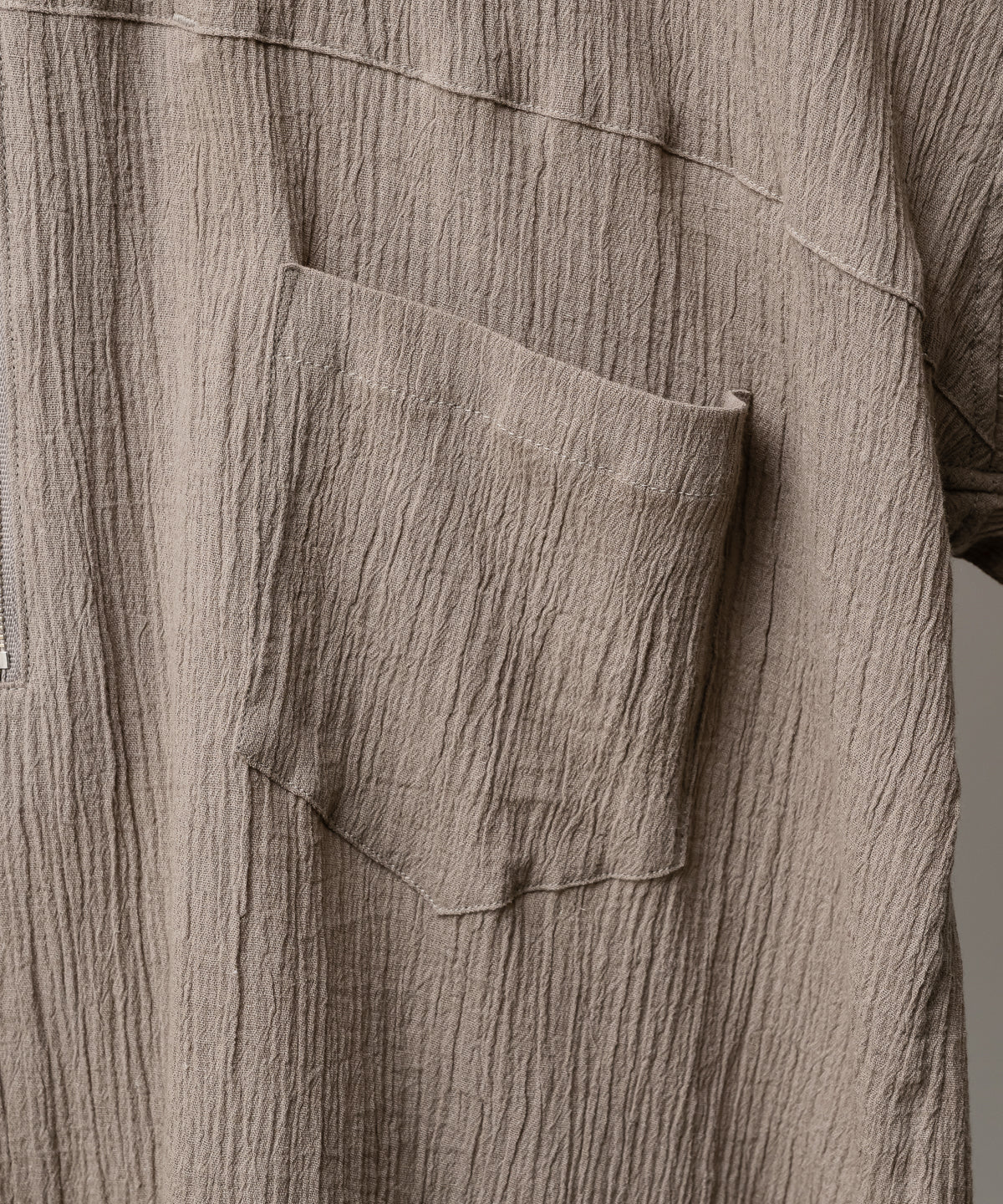 CREPE HALF ZIP SHIRT