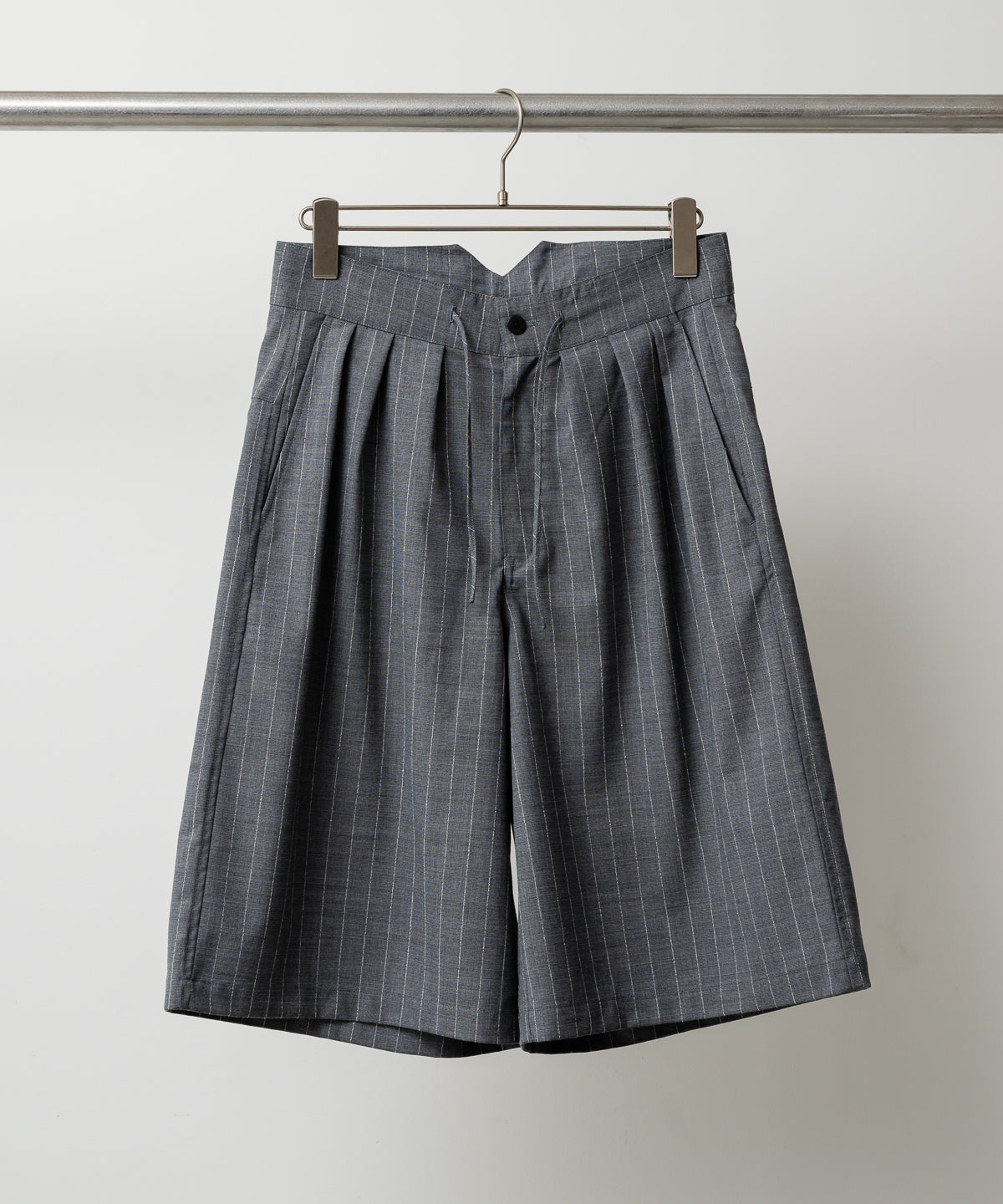 RESEARCHED 3/4 EASY SLACKS / WOOL SATIN CHALK STRIPE
